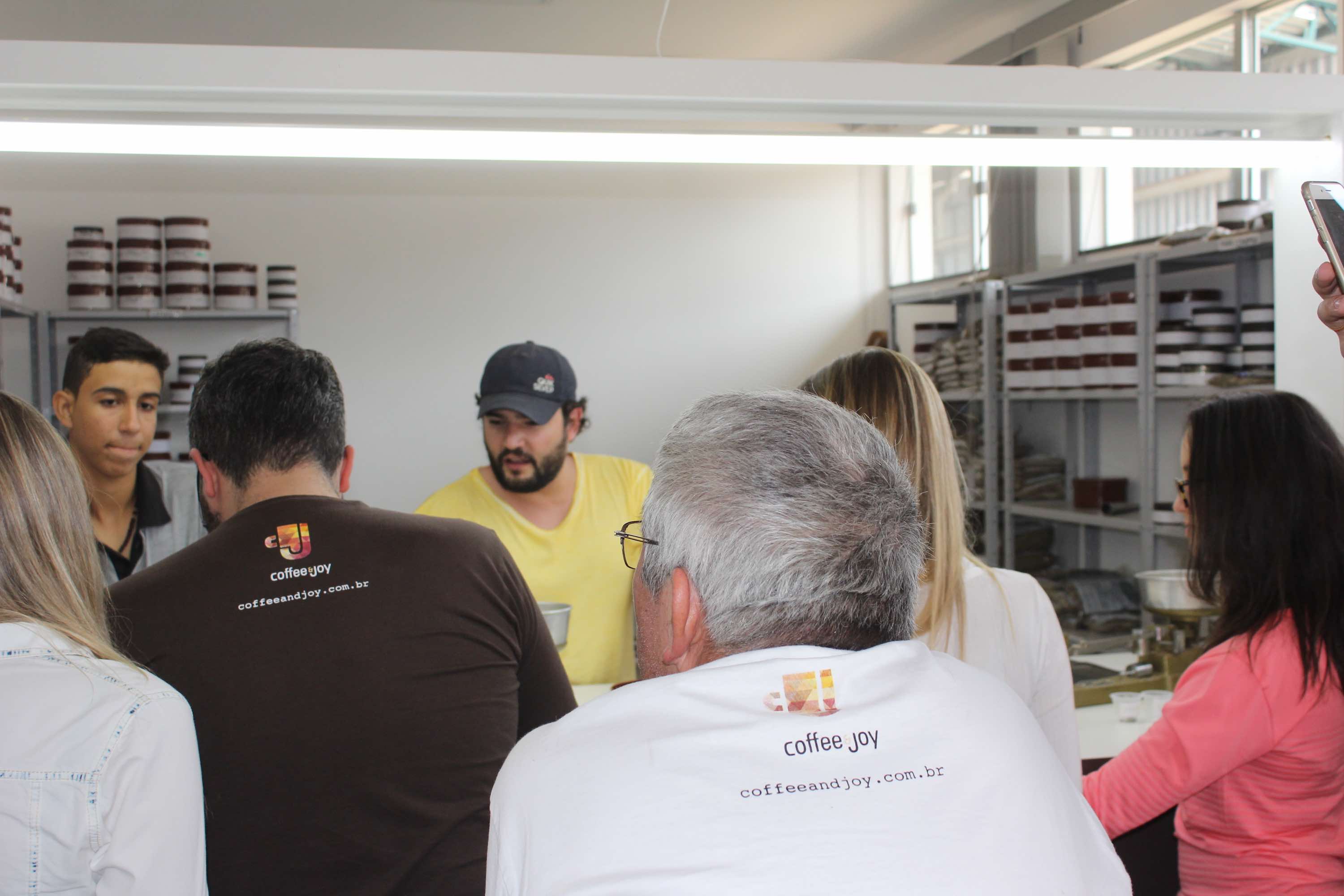 Nos Armazéns Gerais Padre Victor, Sérgio Miranda fala sobre classificação de café