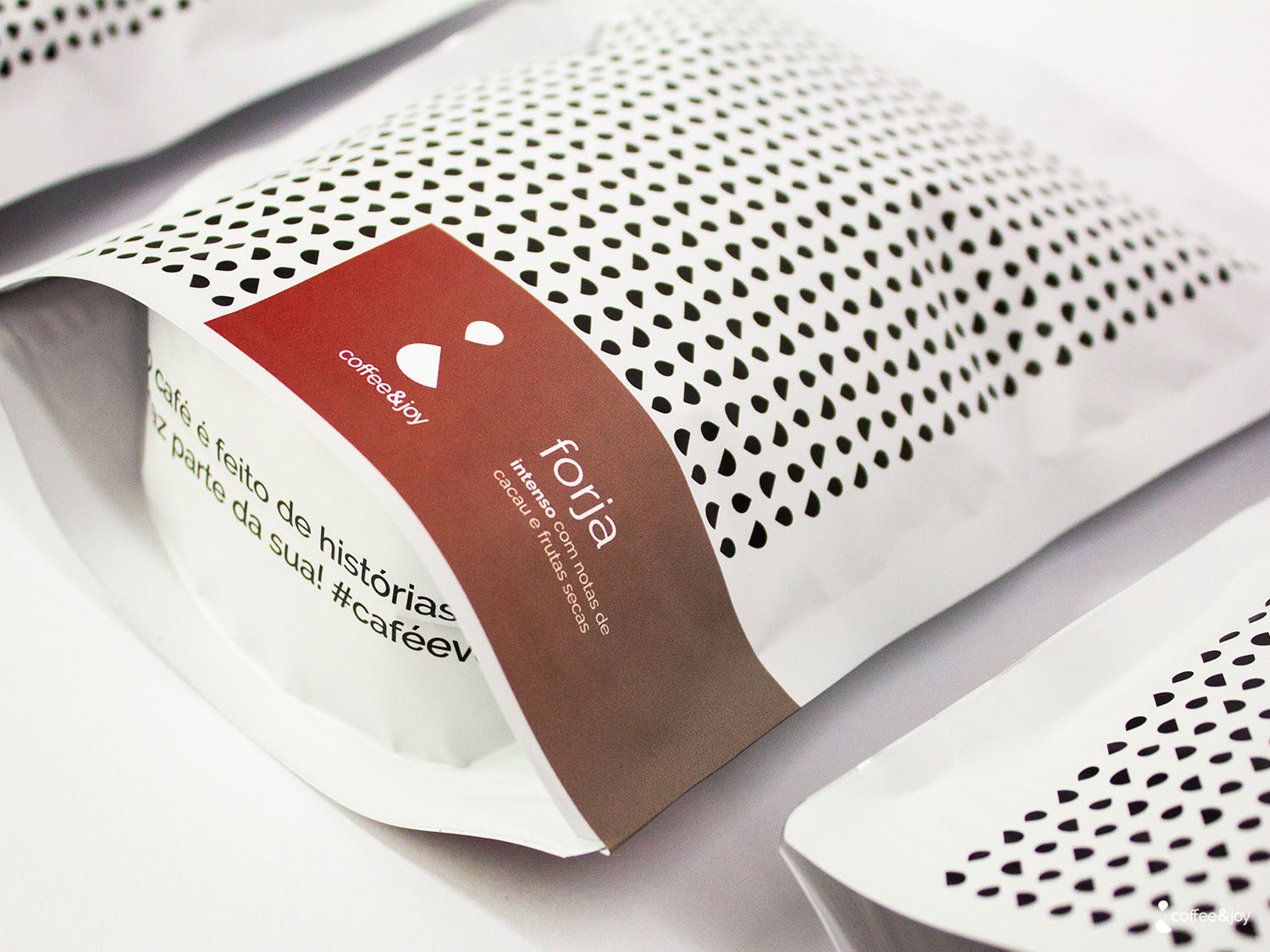 Café Forja da coffee&joy, café intenso com notas de cacau e frutas secas