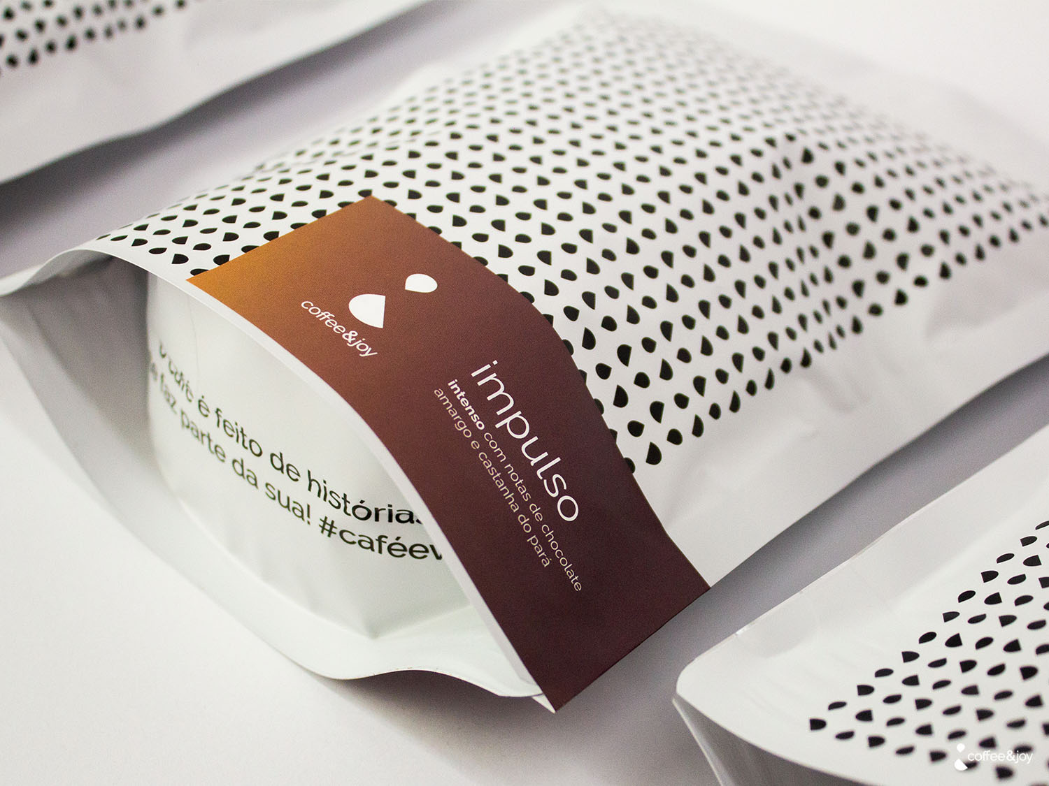 Café Impulso da coffee&joy, café intenso com notas de chocolate amargo e castanha-do-pará