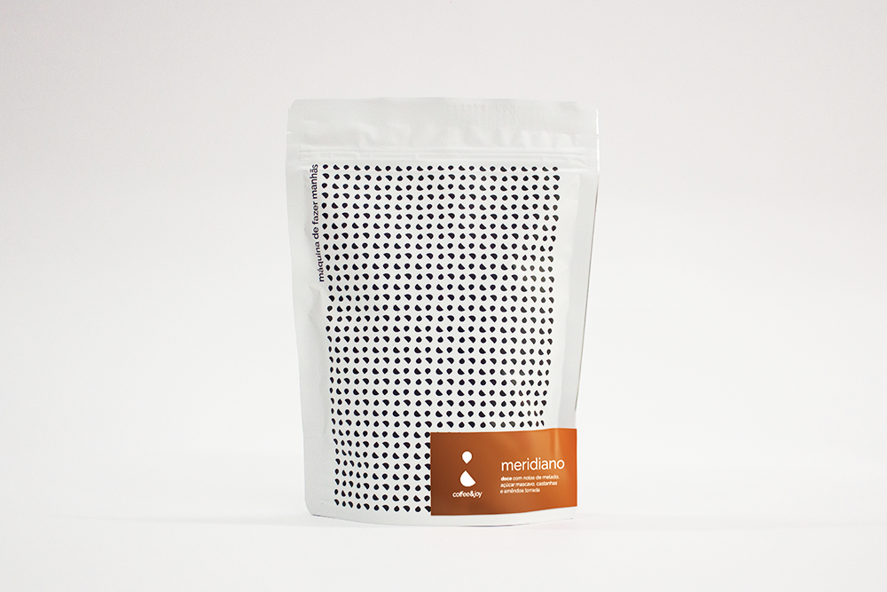 Café especial Meridiano da coffee&joy em grãos, indicado para preparo no V60 e métodos filtrados, com perfil sensorial equilibrado.